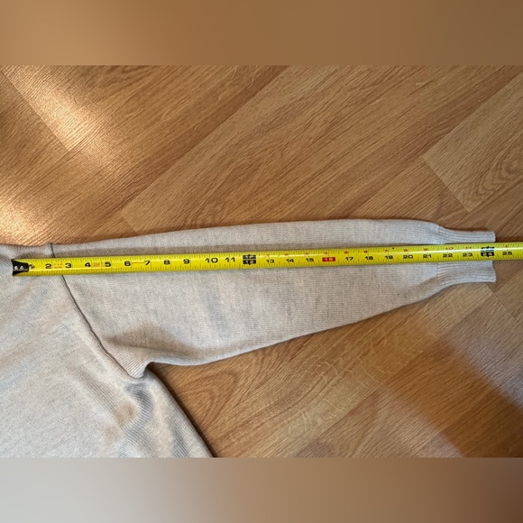 Wilfred Free Light Oatmeal Color 100% Merino Wool Turtleneck Sweater Size XS/S - Picture 6 of 9